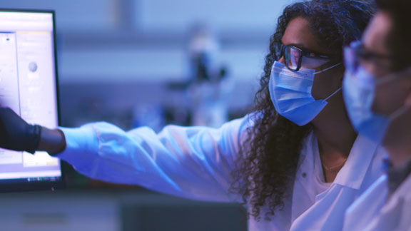 Scientifique dans un laboratoire de recherche